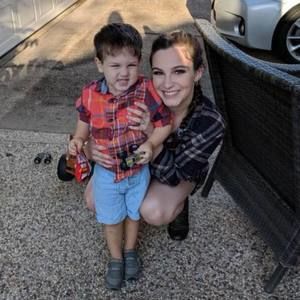 Meet your Posher, Caitlin